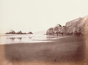 [La maison de la falaise depuis la plage]