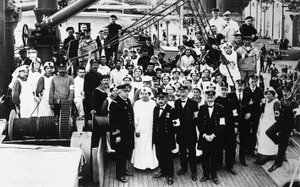 Membres de la Croix-Rouge sur un navire pendant la Première Guerre mondiale