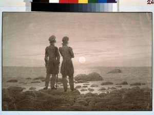 Deux hommes regardant la mer depuis la rive