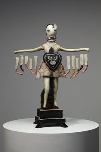 Black Heart, 2013 (bois, argile, tissu, peinture, pièces de poupée)