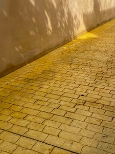 Composition - Trottoirs et ombres, 2022 (photo)