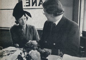 Un chapeau différent bientôt, 1941