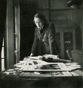Dans la salle de lecture, vers 1943 - Cecil Beaton