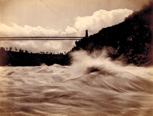 Les rapides, sous le pont suspendu