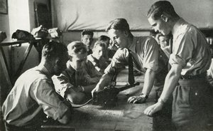 Personnel de la RAF apprenant à utiliser des armes, 1941
