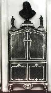 Cabinet avec un buste de Louis d