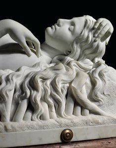 Figure grandeur nature de Rhodopis sur socle, 1862