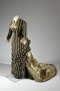 Robe de soirée, vers 1884 (vue oblique latérale) - Charles Frederick Worth
