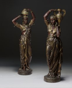 Deux torchères en bronze en forme de femmes indiennes portant des vases, 1862-1865