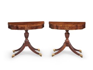 Paire de tables à cartes