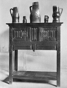 Une Crédence et des Pichets Noirs - Charles Latham