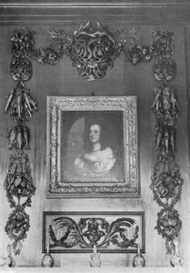 Sculptures au-dessus de la Cheminée du Hall