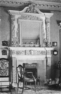 La cheminée du salon