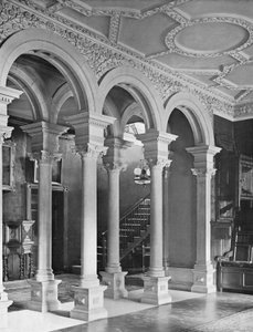Travail de la pierre dans le hall