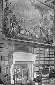 Tapisserie dans la bibliothèque - Charles Latham
