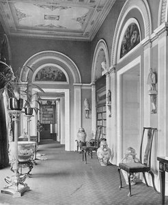 Le couloir de la bibliothèque