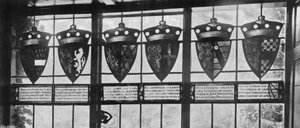 Fenêtres dans le hall (côté droit) - Charles Latham