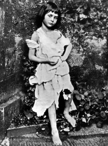 Alice Liddell amie de Lewis Carroll, ici en mendiante, photo par Carroll en 1865