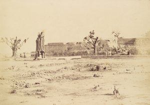 [Paysage aride avec une forteresse non identifiée, Delhi].