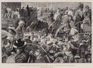 Un lieu de villégiature populaire de Cockney, la foule au pied de Highgate Hill lors du jour férié