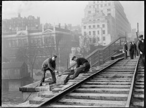 Démolition du Pont de Waterloo, Westminster, Londres, 1936 - Charles William Prickett
