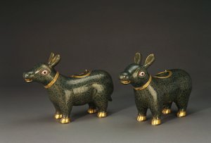 Paire de vaisseaux en forme de tapir en émail cloisonné - Chinese School