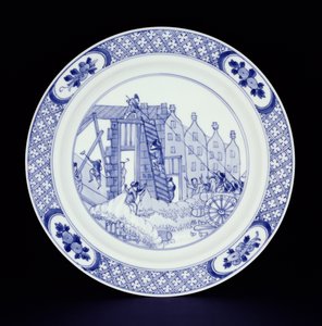 Assiette bleue et blanche représentant les émeutes de Rotterdam (porcelaine)