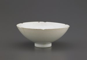 Bol à bord crénelé, Jingdezhen, province de Jiangzi, dynastie Song du Nord ou du Sud