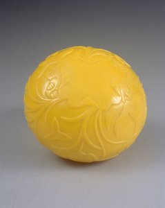 Bol sculpté, période Qianlong (1736-95) (verre coloré)