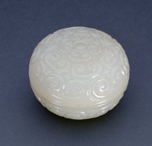 Boîte circulaire pour pâte à sceau de style Guri avec volutes de lingzhi, dynastie Ming (pierre blanche) - Chinese School