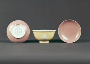Bol circulaire, période Qianlong (1736-95) (céramique)
