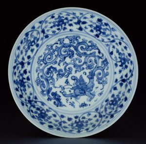 Plat peint avec un dragon