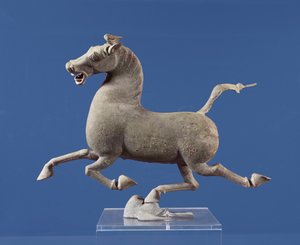 Cheval au galop avec un sabot reposant sur une hirondelle, du tombeau à Wu-wei, Kansu, Dynastie Han orientale