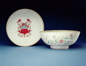 Paire de bols décorés en émaux Famille Rose avec les armes de Joynes, période Yongzheng (1723-35)