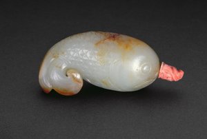 Flacon à tabac en forme de poisson avec queue en trèfle enroulée (céladon et corail) - Chinese School