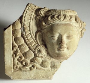 Tuile avec tête de Bodhisattva, Mingoi, VIe-VIIe siècle (stuc)