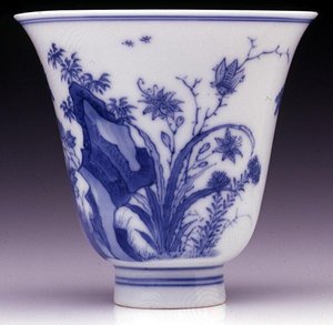 Gobelet en porcelaine semi-œuf, marque et période Kangxi 1662-1722 - Chinese School Chinese School