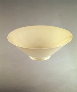 Coupe à vin Yung lo des fours de Ching-te-Chen, c.1403-25