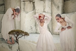 Des femmes éthérées en blanc - Christine von Diepenbroek