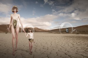 Figures futuristes du désert - Christine von Diepenbroek