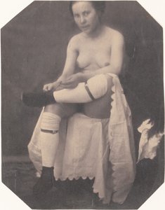 [Nu féminin]