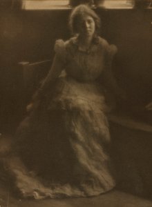 Julia Hall McCune, vers 1900