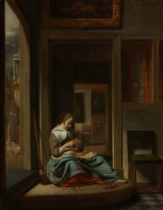 Femme épluchant une pomme