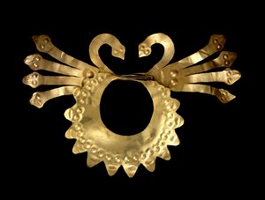 Ornement de nez avec serpents