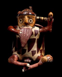 Vase anthropomorphe représentant un musicien jouant de la flûte de Pan. 100 av. J.-C.-800 apr. J.-C. Lima, Musée Archéologique