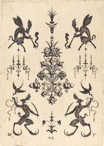 Broche avec Faunes Ailés Soufflant des Trompettes en Haut et Créatures Fantastiques avec Oiseaux en Bas
