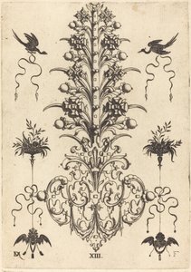 Broche en forme de jacinthe avec des oiseaux en haut et des têtes de diable et d