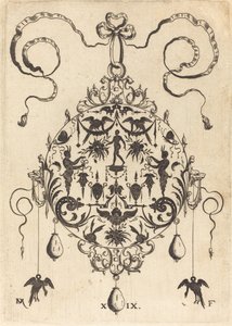 Grand pendentif, en forme circulaire, homme nu flanqué de deux hermès