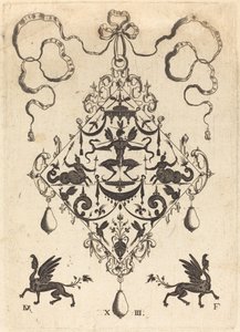 Grand Pendentif, Créature Fantastique Ailée Tenant Deux Serpents