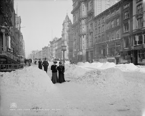 Cinquième Avenue après une tempête de neige, New York, vers 1905